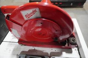lot 190 image: Milwaukee 14 chop saw and blade