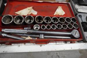 lot 192 image: 34  Socket set to 2 with racket & breaker