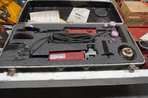 lot 194 image: Double Milwaukee die grinder kit wdisks