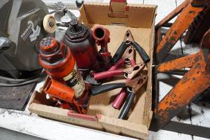 lot 197 image: 2) Hydraulic bottle jacks & 4 clamps