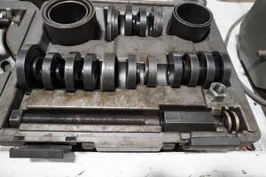 lot 200 image: Front wheel bearing tool kit