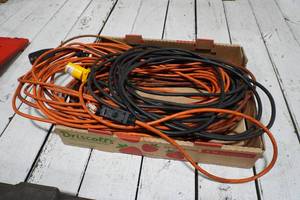 lot 202 image: Flat of extension cords