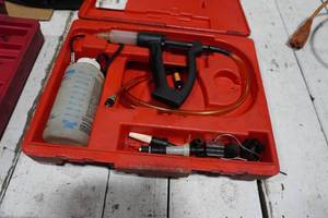 lot 204 image: Phoenix chutch and brake bleeder kit
