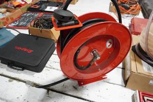 lot 208 image: Air hose and rewind reel