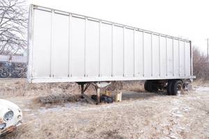 lot 330 image: 32 Semi storage trailer-lockable (no title)