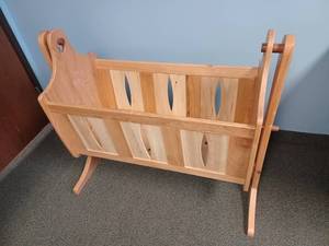 lot 9 image: Handcrafted Baby Cradle