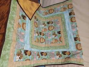 lot 19 image: Jungle Animal Crib Quilt