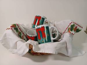 lot 33 image: Christmas Mugs and Basket