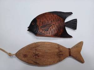 lot 66 image: Pair of Fish Dcor