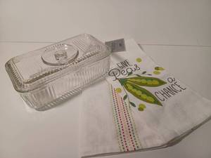 lot 97 image: Vintage Refrigerator Dish with Kitchen Towel