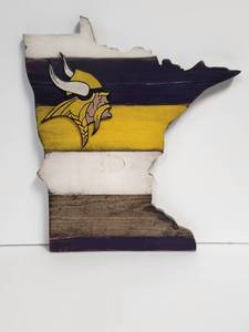 lot 125 image: Rustic Vikings Wooden Minnesota Wall hanging