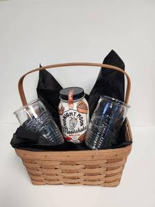 lot 126 image: Moonshine Cream Liquor Basket