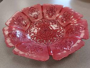 lot 138 image: Octagon Red and Silver Floral Pattern Accent Bowl 13