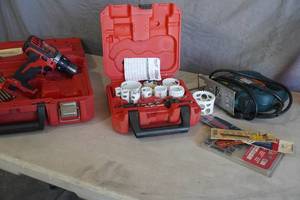 lot 141 image: Mlwaukee Hole Dozer set & drill (no batteries)