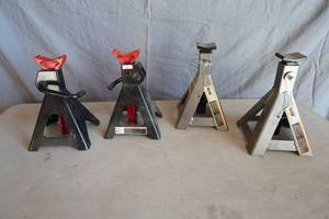 lot 167 image: 4) Two ton jack stands