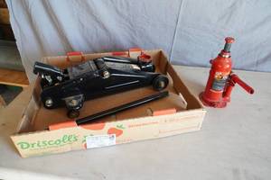 lot 168 image: Larin floor jack & Big Red 4 ton bottle jack