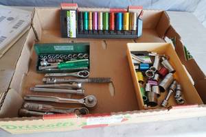 lot 175 image: Pittsburugh colorful deep well sockets, 38 drive