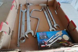 lot 178 image: Snap On End wrenches, speed wrench