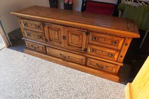 lot 118 image: Oak Nine drawer Dresser 33 T x 72 L x 20 D
