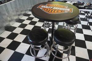 lot 116 image: Harley Davidson High Top Table & 4 Matching Bar Stools