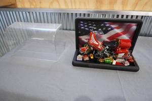 lot 8 image: Harley Davidson Christmas Bike 1999 Classic