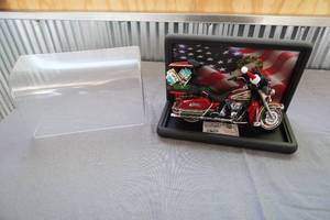 lot 21 image: Harley Davidson 2005 Limited Edition Christmas Bike