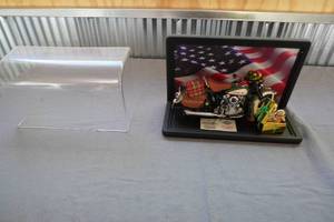 lot 22 image: Harley Davidson 2006 Limited Edition Christmas Bike