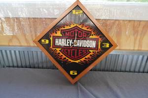 lot 24 image: Harley Davidson Battery Wall Clock