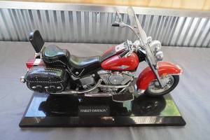lot 26 image: Harley Davidson Heritage Classic softtail phone