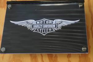 lot 35 image: Harley Davidson Lit sign