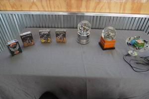 lot 42 image: Harley Davidson  sno globes, cards display