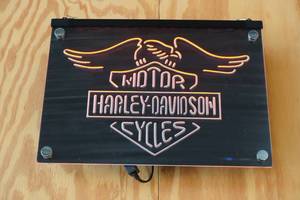 lot 76 image: Harley Davidson Lit Sign