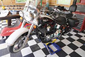 lot 100 image: 2005 Harley Davidson Deluxe Glacier White 18,398 mi