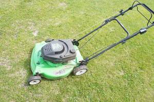 lot 61 image: Lawn Boy Silver Series SP Lawn Mower