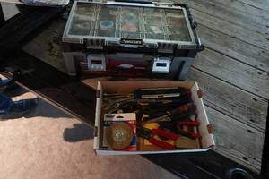 lot 82 image: Tool Box & flat of tools