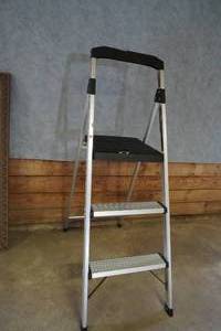 lot 123 image: Four Step Aluminum Ladder