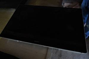 lot 128 image: Sony 40 Flat screen TV-No wall mount, remote or cord