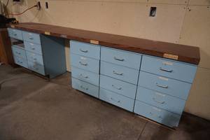 lot 11 image: Blue 20 drawer cabinet-114L x 33 T X 19 D