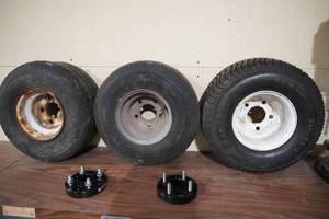 lot 15 image: Trailer 5 bolt wheel 8, Two 4 bolt hubs