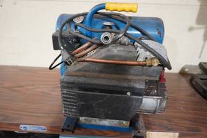 lot 16 image: Air-mate 1.5 hp portable air compressor