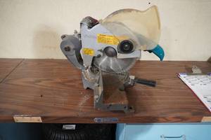 lot 20 image: Makita Power Mitre saw model LS 1000