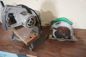 lot 23 image: Hitachi Circular Saw & Power Mitre Box