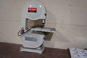 lot 25 image: Tool Shop 9 Band Saw