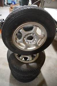 lot 27 image: 4) Kumho 155-80 R 12 tires on Alum. rims