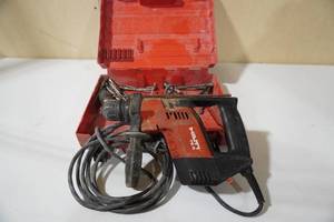 lot 32 image: Hilti TE 5 Hammer drill & bits