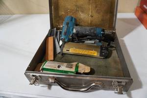 lot 33 image: Makita Air Nailer