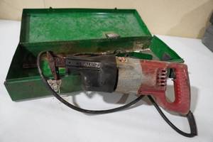 lot 37 image: Milwaukee Saws All wmetal case