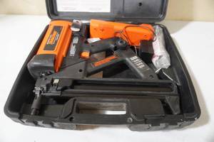 lot 45 image: Trakfast battery Ram set Red Head driver