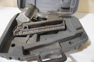 lot 46 image: Senco Air Nailer SN325
