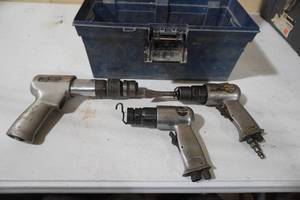 lot 57 image: Air Chisels